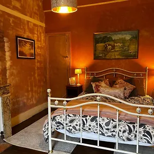 Les Contes Bed & Breakfast
